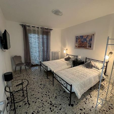 Romafatata: Intero Appartamento Buitenkant foto