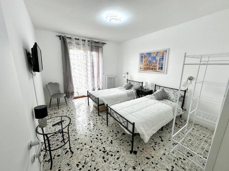 Romafatata: Intero Appartamento Buitenkant foto